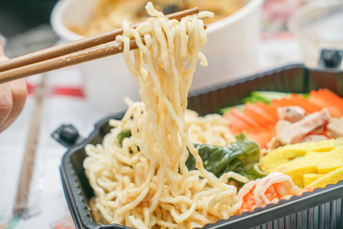 新莊超值外帶日式餐盒,100塊錢吃得到滿口雞肉丁跟蛋液的日式親子丼『MO-MO-PARADISE』 @梅格(Angelababy)享樂日記