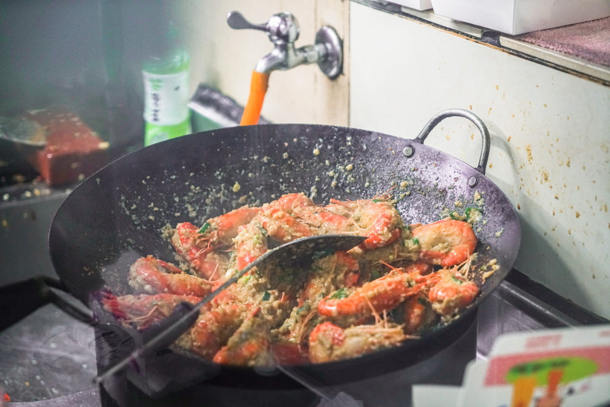 中和美食｜愛吃胡椒蝦、泰國蝦推薦『景安路活蝦之家』菜單、中和外帶人氣美食 @梅格(Angelababy)享樂日記