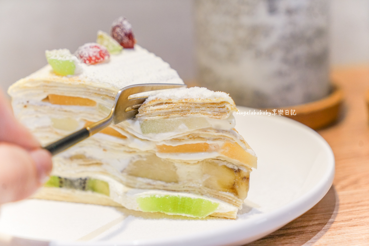 號稱新竹第一千層蛋糕｜媲美日本HARBS蛋糕的水果千層蛋糕、超人氣排隊千層『Casa Cafe&#8217; 卡薩咖啡』新竹下午茶推薦 @梅格(Angelababy)享樂日記
