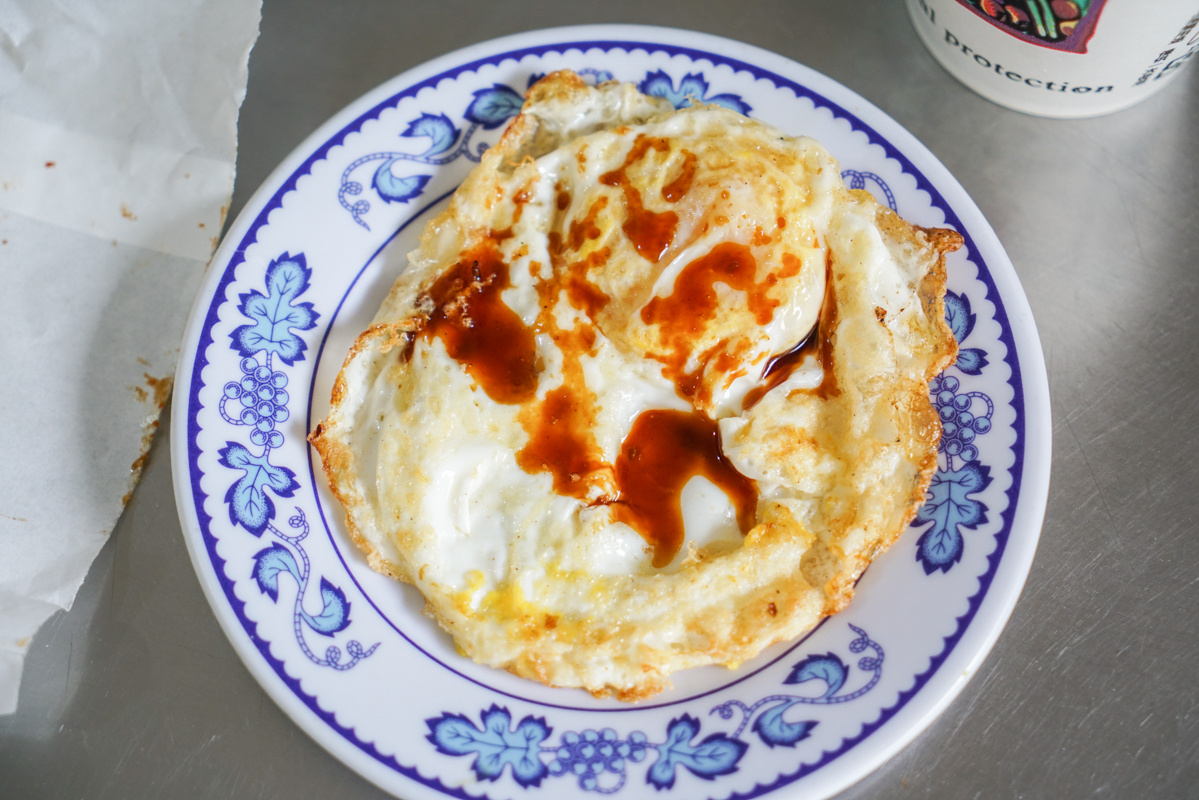 宜蘭頭城美食｜飄香在地60年的好吃傳統早餐、手橄酥皮蛋餅『宜蘭頭城老街早餐店』 @梅格(Angelababy)享樂日記