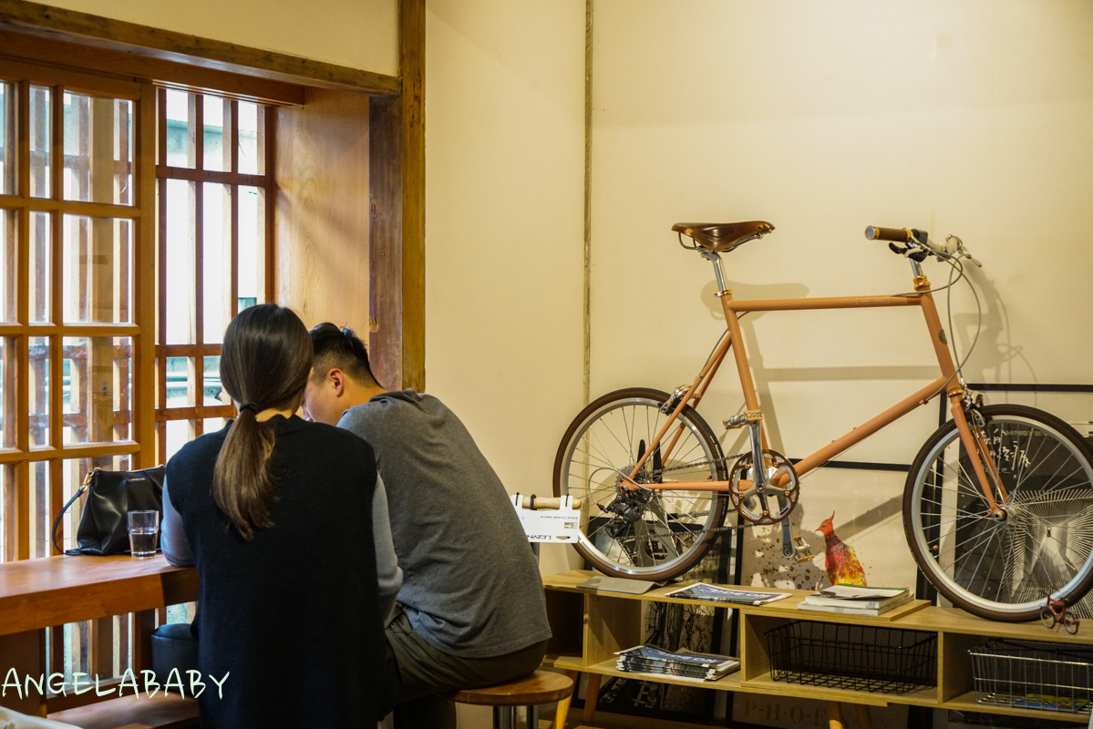 萬華日式宿舍咖啡｜全球首家單車咖啡、一秒到日本『Tokyobike Taiwan』菜單、捷運龍山寺站3號出口 @梅格(Angelababy)享樂日記
