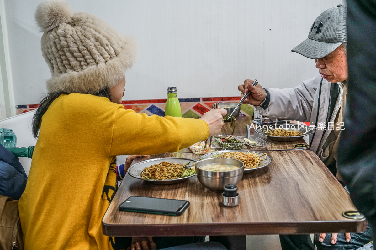捷運劍潭站美食｜士林夜市最好吃的涼麵原來是這家『冷記涼麵』菜單、小菜三樣100也太佛系 @梅格(Angelababy)享樂日記