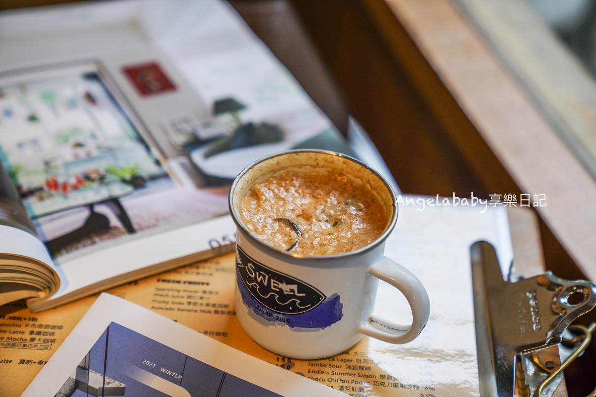 大安站插座咖啡｜為衝浪與咖啡控而生的好咖啡『SWELL CO. CAFE』菜單、不容錯過的肉桂捲 @梅格(Angelababy)享樂日記