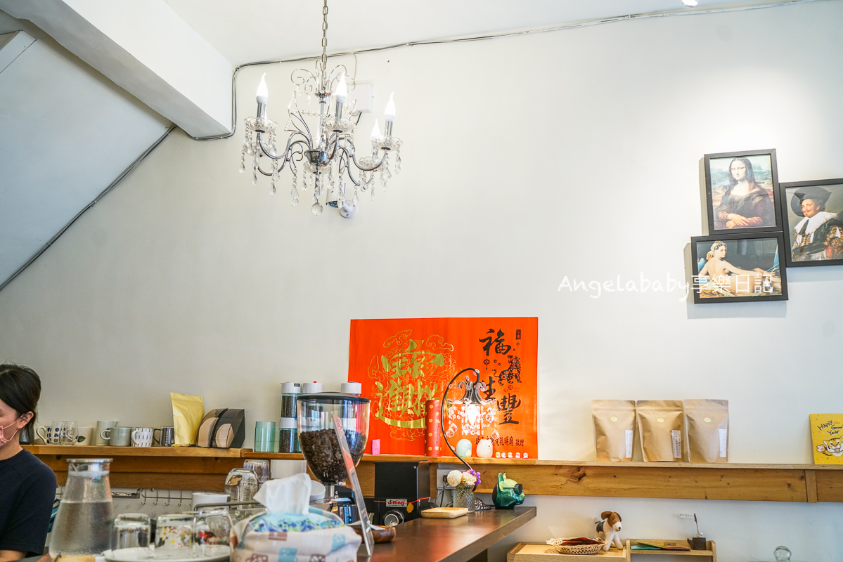 台南善化咖啡｜隱身在黃昏市場旁的厲害手作甜點店『愛山咖啡』菜單、外帶咖啡 @梅格(Angelababy)享樂日記