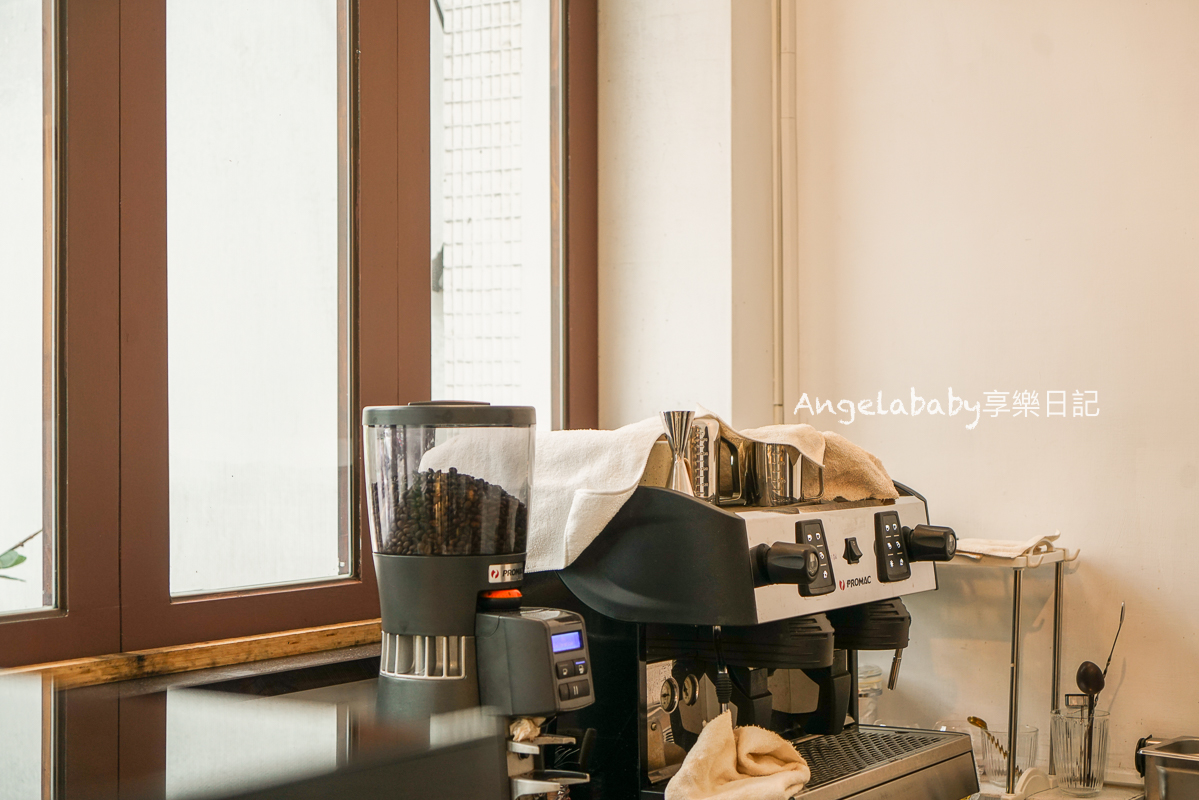 板橋咖啡｜市區隱藏版山景咖啡『老地方咖啡 Uknowhere Café』菜單、插座不限時咖啡 @梅格(Angelababy)享樂日記