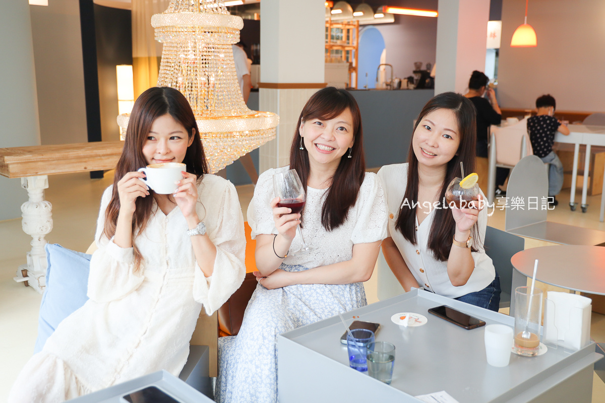 忠孝復興咖啡、早午餐｜一秒飛韓國的雪白咖啡『Cafejiasong咖央』價格、插座不限時咖啡 @梅格(Angelababy)享樂日記