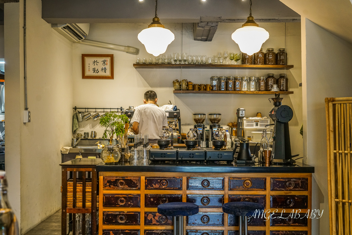 內湖咖啡、西湖站美食｜隱身在都市裡的老宅咖啡『Caffè Le MANI 琢手咖啡』菜單 @梅格(Angelababy)享樂日記