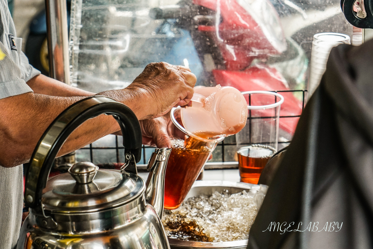 向上市場美食｜在地熱賣10年的古早味紅茶冰『洪 紅茶冰』 @梅格(Angelababy)享樂日記