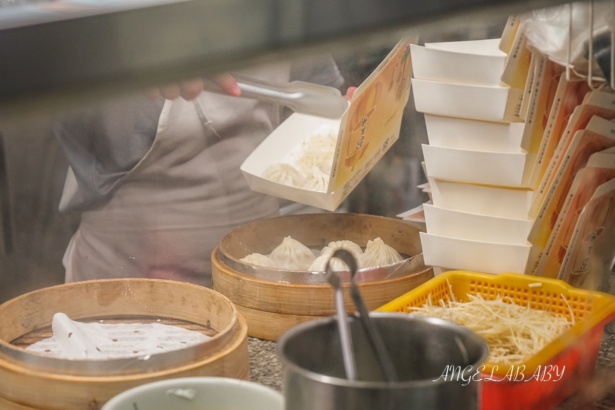 板橋裕民夜市排隊美食｜皮薄超爆漿的鮮肉湯包『56巷口湯包』價格、麻辣臭豆腐也很讚 @梅格(Angelababy)享樂日記