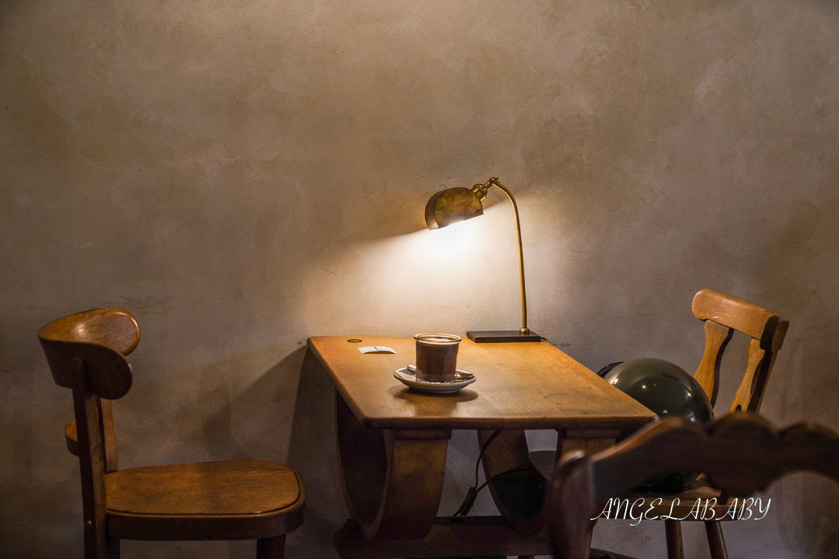 新竹最美咖啡廳｜ig洗版的天井玻璃屋咖啡『Cover Cafe』菜單價格、冰淇淋巴斯克推薦、新竹預約制咖啡 @梅格(Angelababy)享樂日記