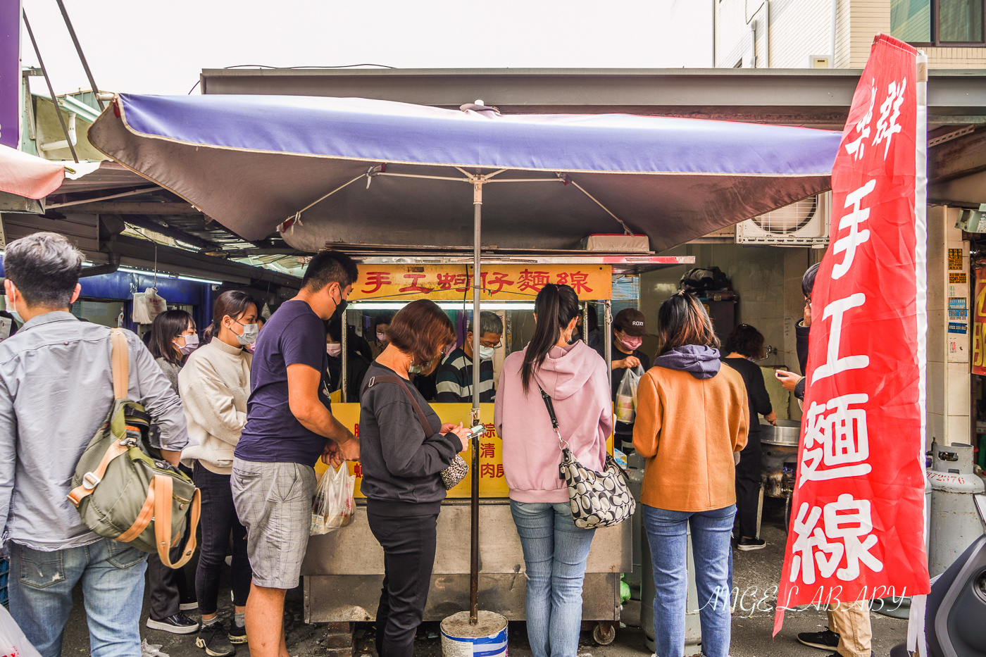 新竹城隍廟美食｜開店就排三個店面的好吃鴨香飯『廟口鴨香飯』菜單、新竹排隊美食、好吃鴨肉飯 @梅格(Angelababy)享樂日記