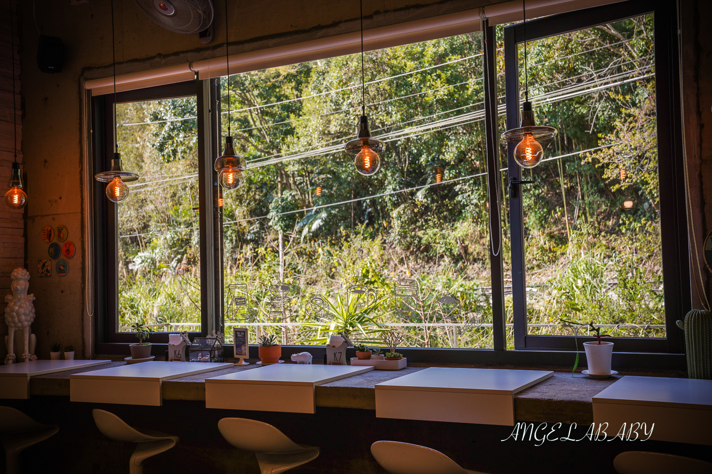 新竹尖石景觀咖啡『Z cafe景觀咖啡店』隱藏版山林裡的空中玻璃屋、寵物友善咖啡 @梅格(Angelababy)享樂日記