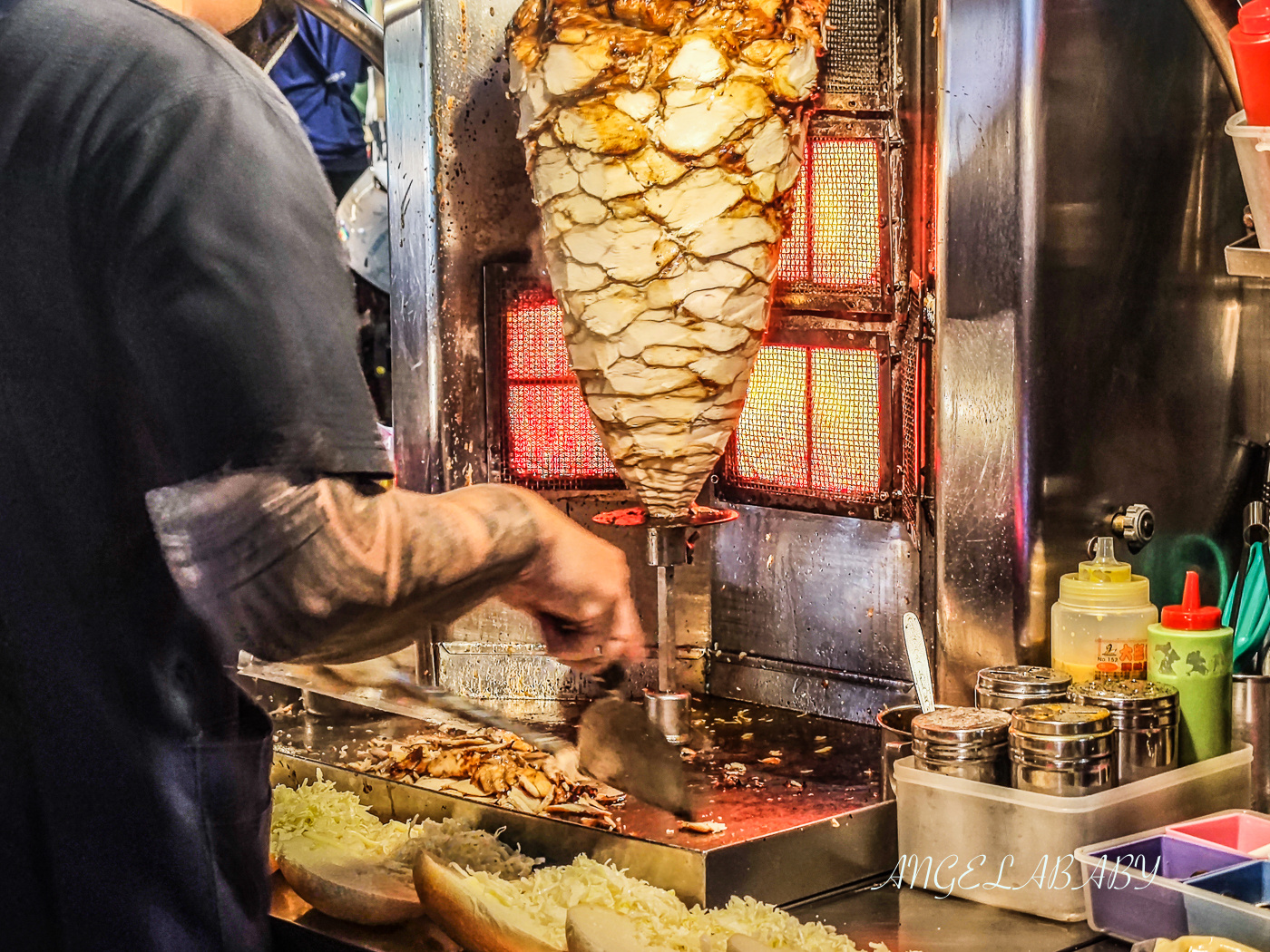 蘆洲夜市美食｜有九種口味的人氣排隊沙威瑪『Boss沙威瑪』一個50元 @梅格(Angelababy)享樂日記