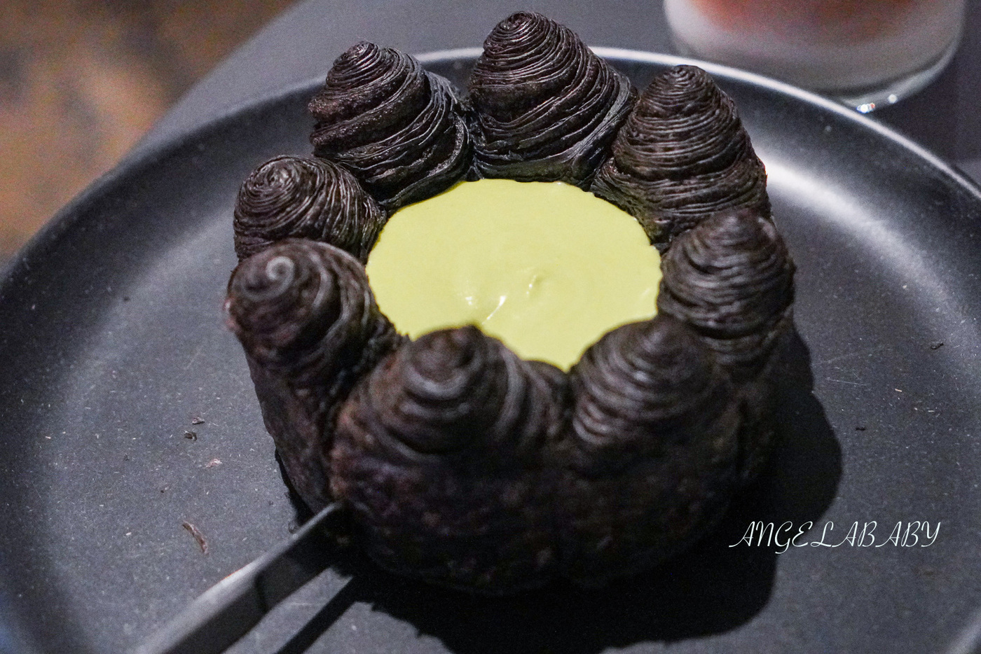 聖水洞藝術咖啡廳｜極黑美感的岩漿抹茶可頌『NUDAKE Seongsu』菜單價格 @梅格(Angelababy)享樂日記