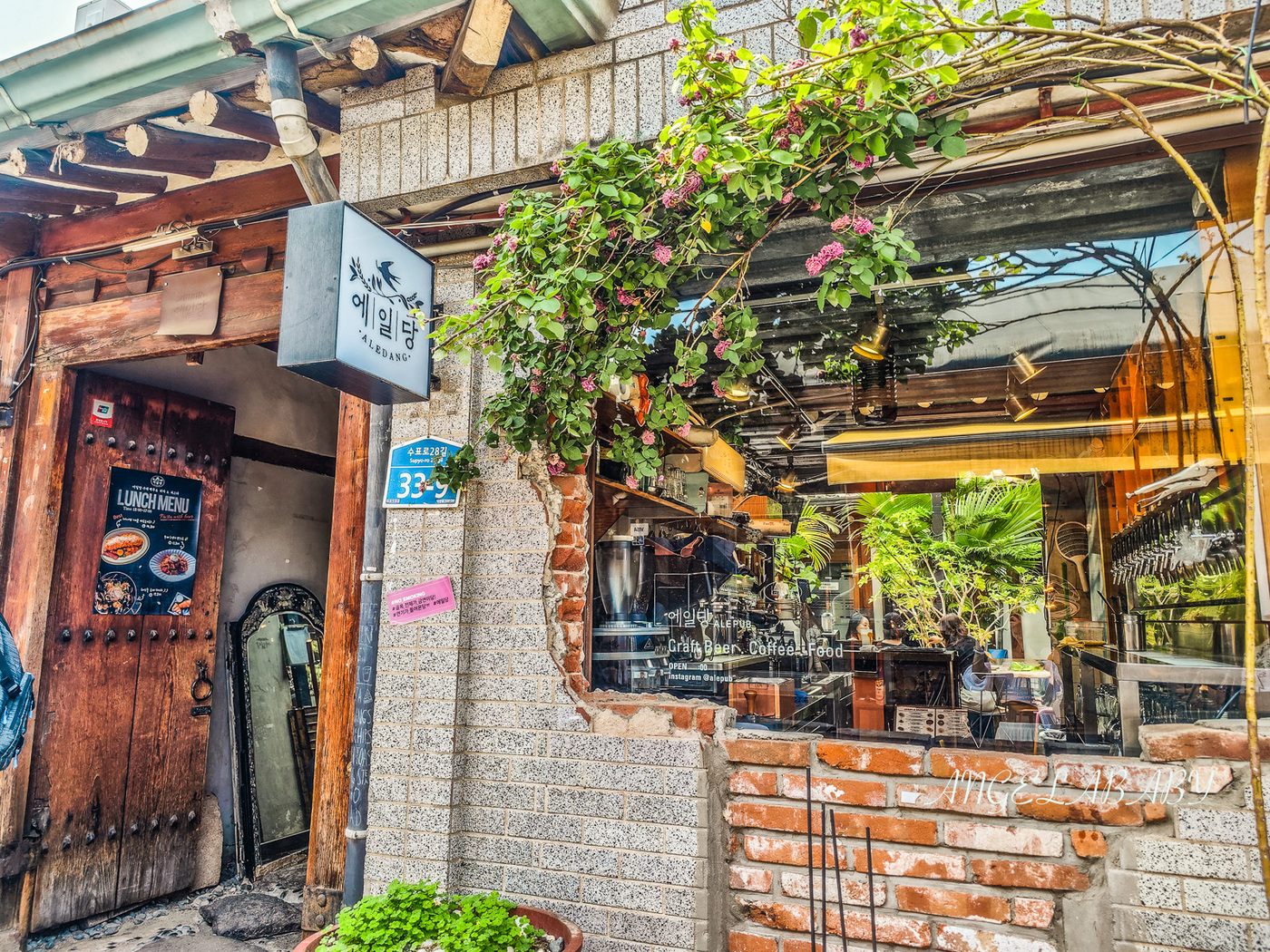 首爾益善洞咖啡廳｜有著迷人水藍鹽田造景的老宅麵包『小夏鹽田』菜單價格、交通 @梅格(Angelababy)享樂日記