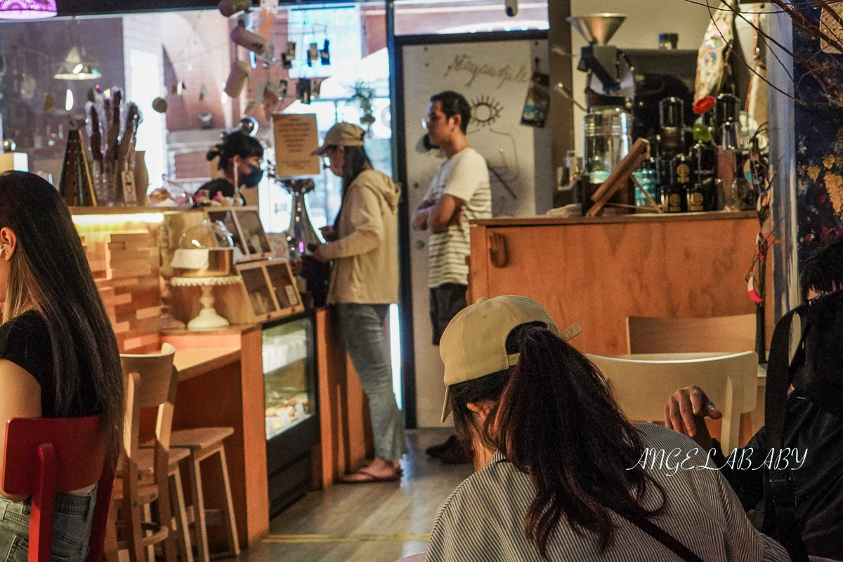 新竹咖啡廳｜城隍廟必吃甜點推薦『吉十咖啡』價格、吉十肉桂捲 @梅格(Angelababy)享樂日記