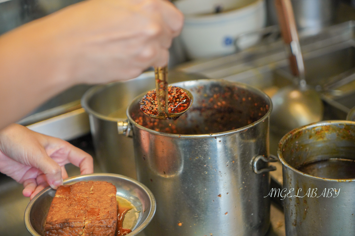 新竹城隍廟美食｜飄香90年的人氣肉燥飯『柳家肉燥飯』菜單價格 @梅格(Angelababy)享樂日記