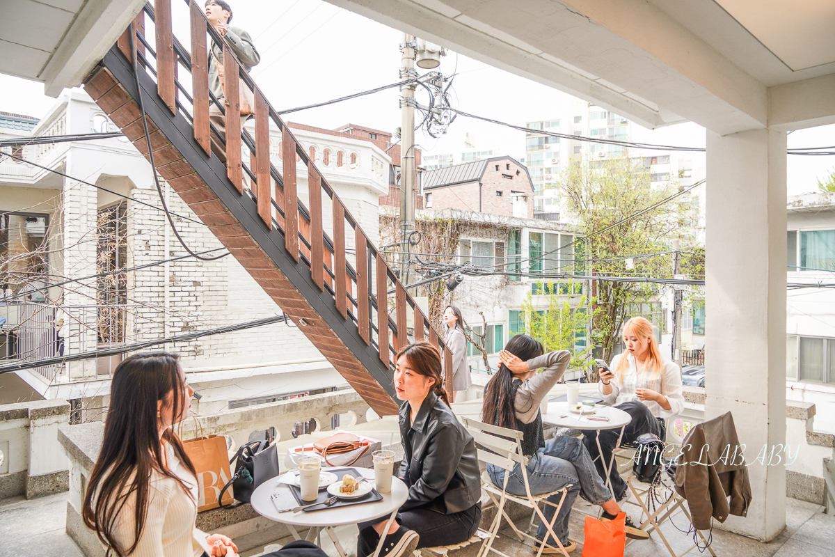 首爾人氣咖啡｜首爾林旁的頂樓咖啡『around day』어라운드데이、寵物友善咖啡 @梅格(Angelababy)享樂日記