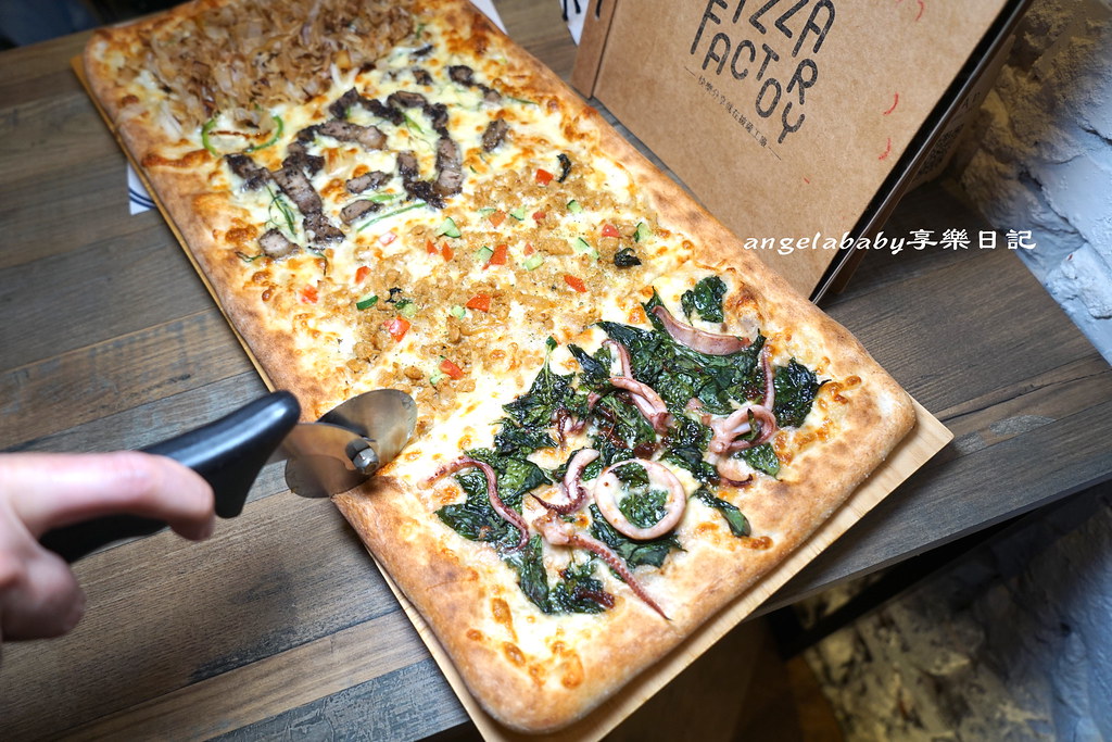 三重站 超狂大四喜pizza #Pizza factory 披薩工廠 三重店 #耶誕大餐 @梅格(Angelababy)享樂日記