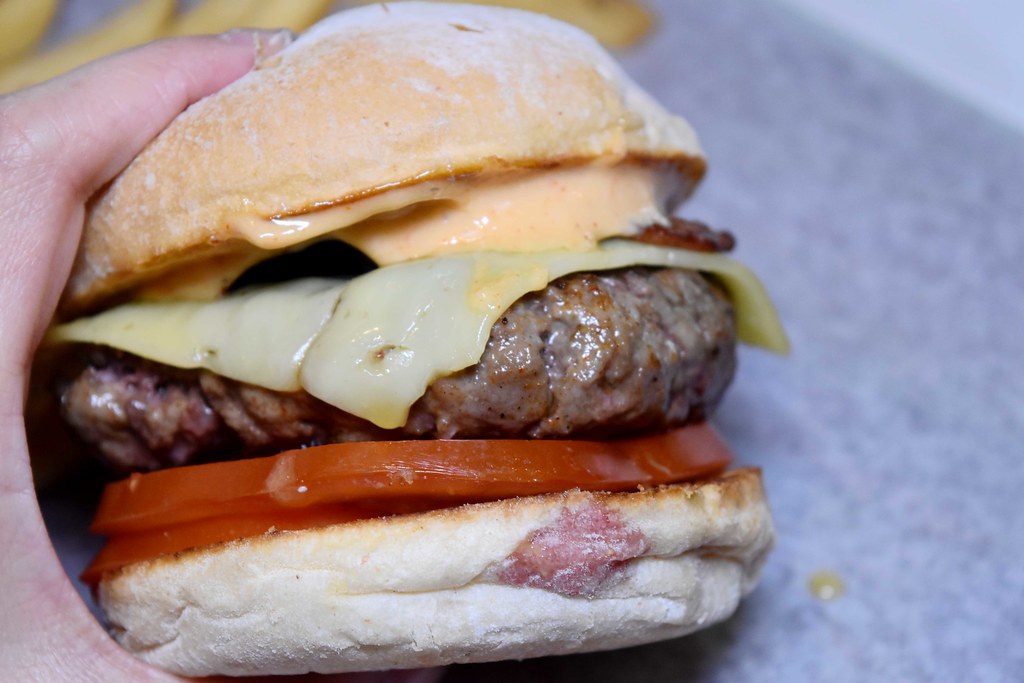 尖沙嘴 香港當前最夯的「米其林漢堡」#The Butchers Club Burger#風乾熟成的穀飼澳洲牛肉#文內有中文點餐menu..現場是全英文 @梅格(Angelababy)享樂日記