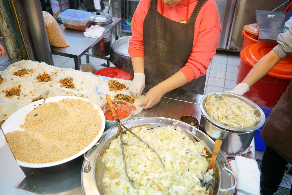 宜蘭頭城美食｜飄香在地60年的好吃傳統早餐、手橄酥皮蛋餅『宜蘭頭城老街早餐店』 @梅格(Angelababy)享樂日記