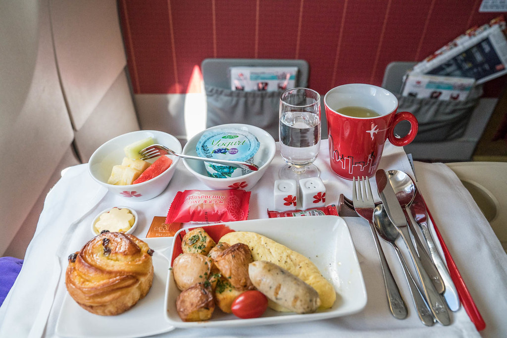 香港航空商務艙 免費機場貴賓室x飛機平躺最舒適x機上餐 @梅格(Angelababy)享樂日記