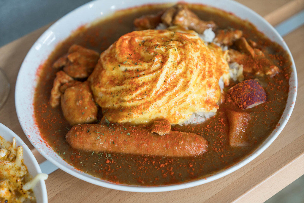 新莊美食｜喜歡咖哩Love Curry 有溫度的手作蛋包咖喱飯、肉量超誠意、新莊體育館美食 @梅格(Angelababy)享樂日記