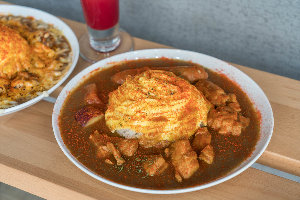 新莊美食｜喜歡咖哩Love Curry 有溫度的手作蛋包咖喱飯、肉量超誠意、新莊體育館美食 @梅格(Angelababy)享樂日記