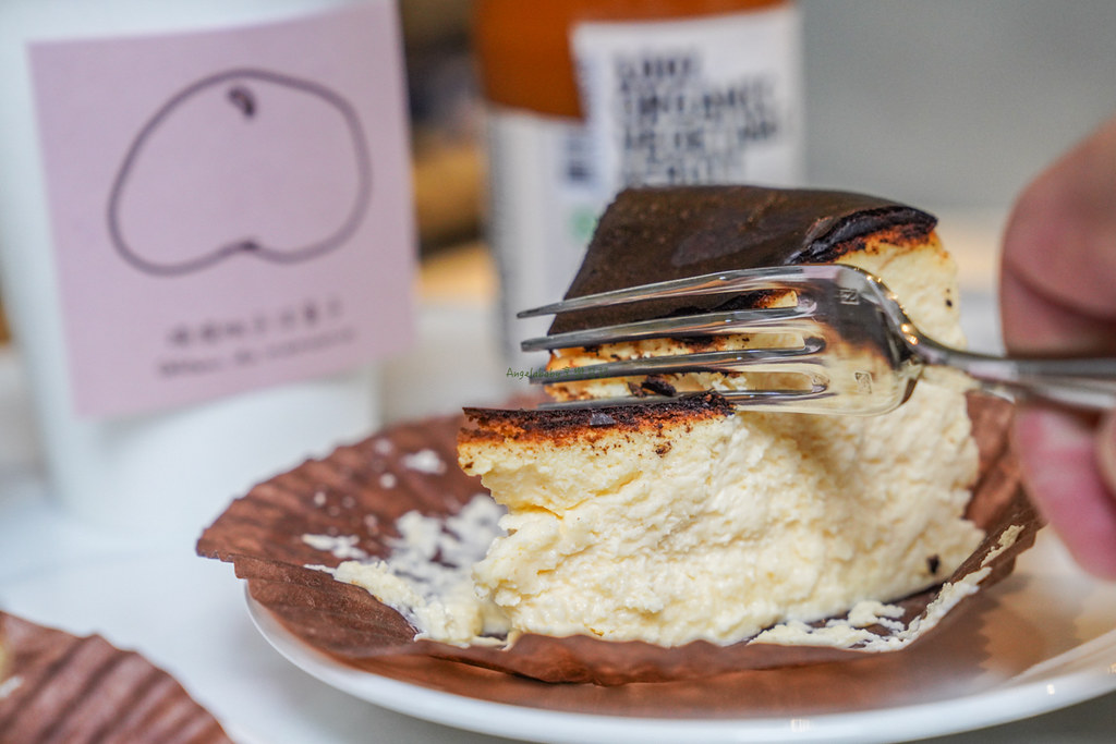 全台北最好吃的半熟巴斯克乳酪『摸摸桃子洋菓子 gâteau de momochee』日本夫妻打造的新開幕日式百元甜點店、雙連站必吃下午茶、銅板蛋糕 @梅格(Angelababy)享樂日記