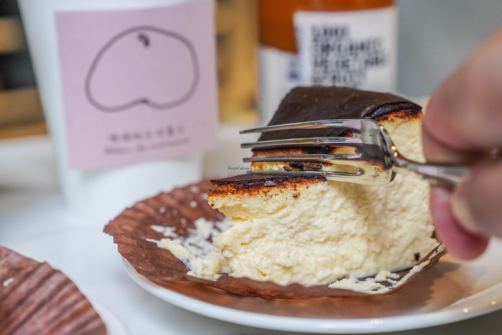 全台北最好吃的半熟巴斯克乳酪『摸摸桃子洋菓子 gâteau de momochee』日本夫妻打造的新開幕日式百元甜點店、雙連站必吃下午茶、銅板蛋糕 @梅格(Angelababy)享樂日記