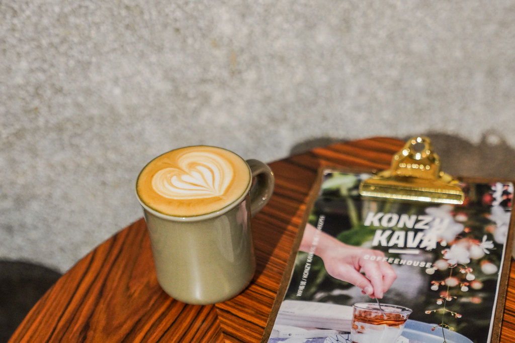 南京復興站巷弄綠洲咖啡『KONZY KAVA』不限時插座咖啡、酒香提拉米蘇 @梅格(Angelababy)享樂日記