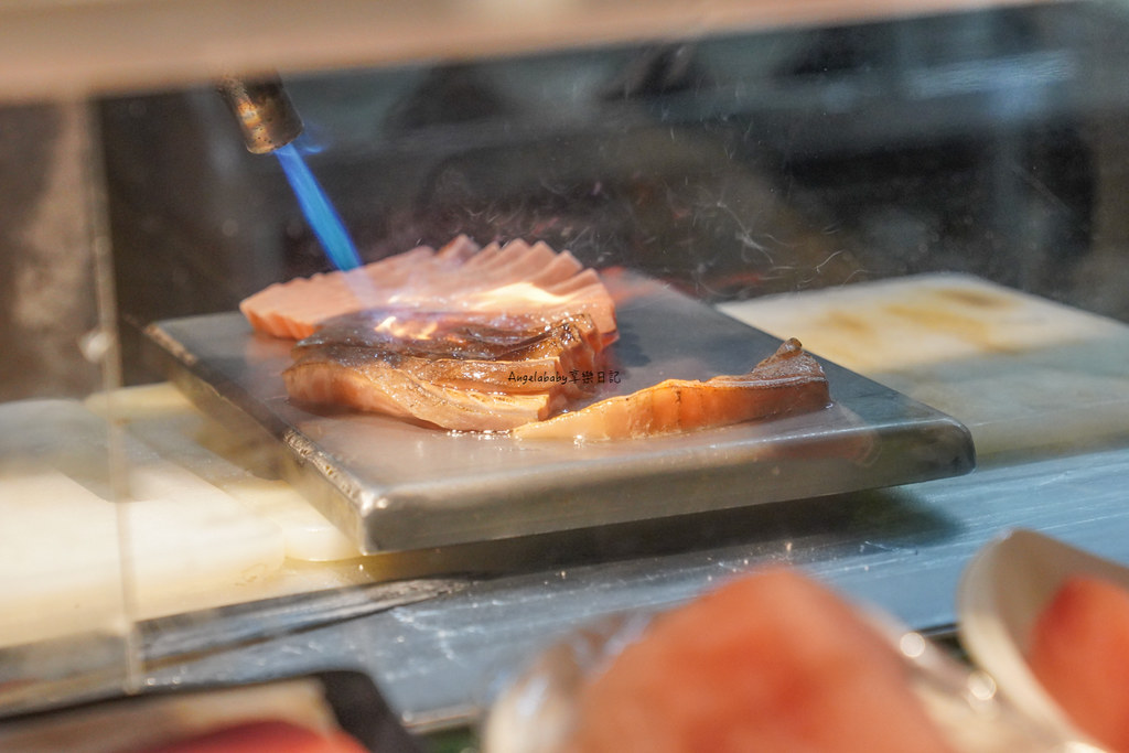 鮭魚控必吃的爆滿炙燒鮭魚腹丼『靜壽司』公館必吃、好吃日式丼飯、台北第一鮭魚丼 @梅格(Angelababy)享樂日記