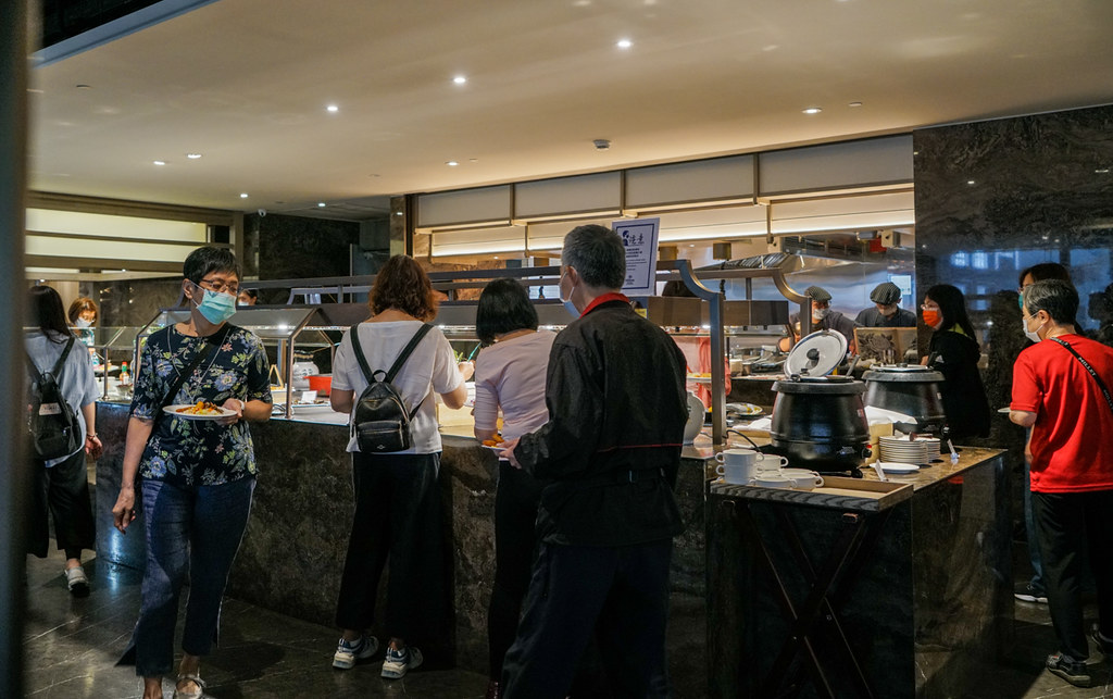 台北超值飯店吃到飽360元起就有主餐+自助吧『新板希爾頓酒店-悅∙市集』 Semi-Buffet全新型態 @梅格(Angelababy)享樂日記
