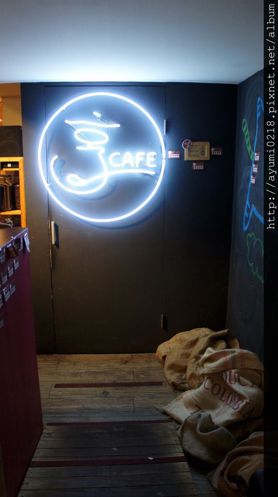 東區 享咖啡Enjoy Cafe &#8230;.65元的好喝拿鐵+free wi-fi / 插座 @梅格(Angelababy)享樂日記