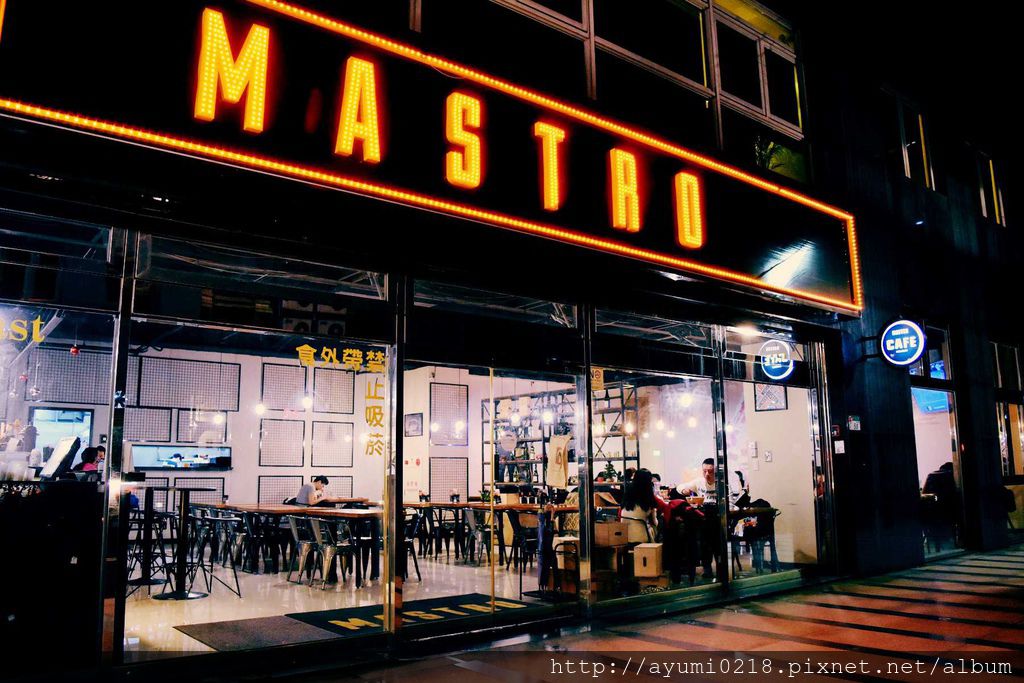 內科 回教徒勿進♥夜晚的百老匯風Mastro Cafe♥初體驗的戰斧豬排太美味（uber獨家優惠/免費搭乘！！） @梅格(Angelababy)享樂日記
