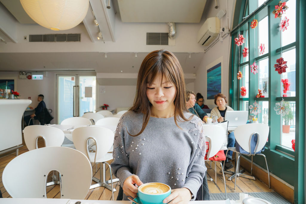 香港隱藏版天空咖啡｜Cafe 8 中環碼頭秘密花園、free wifi、有機生菜沙拉吧、香港預辦登機 @梅格(Angelababy)享樂日記